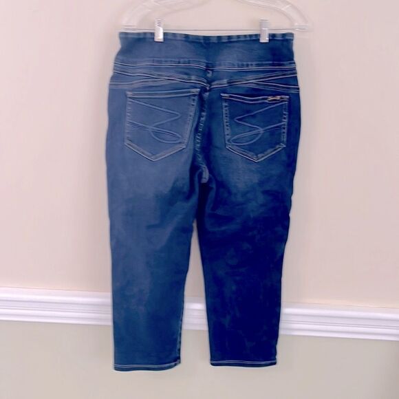 Seven7 Tummy Toner Capri Jeans Size 16 NWOT - Picture 4 of 12